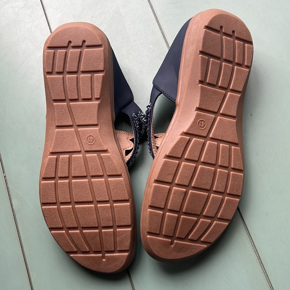 NWOT Siketu Sandals/Flip Flops Sz 8.5 - Picture 8 of 12